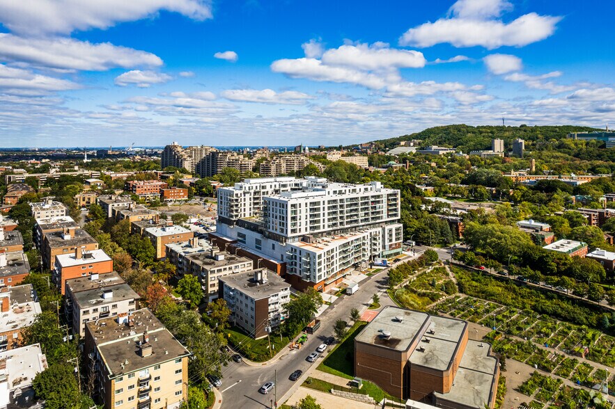 More Photos Of 2615-2865 Ave Van Horne, Montréal Unknown For Lease