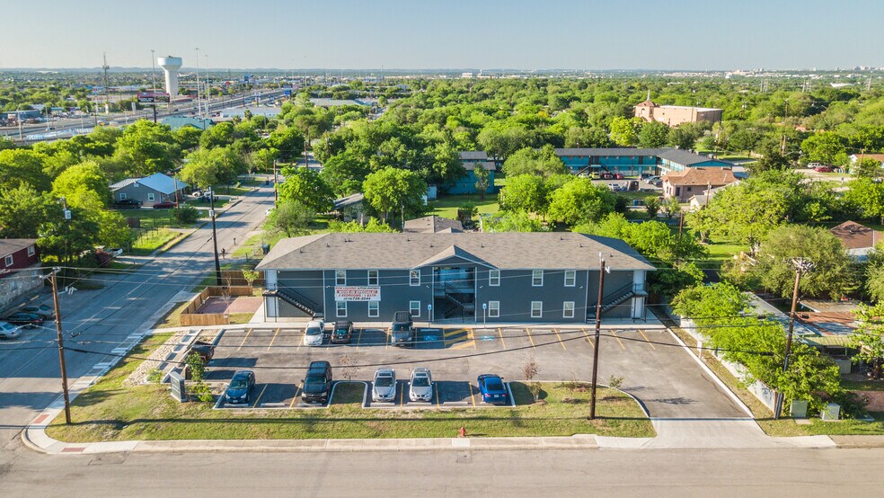 More Photos Of 8111 Landing, San Antonio Apartments For Sale