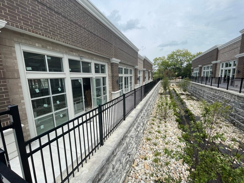 More Photos Of 0 Longpoint Way, Franklin Unknown For Lease