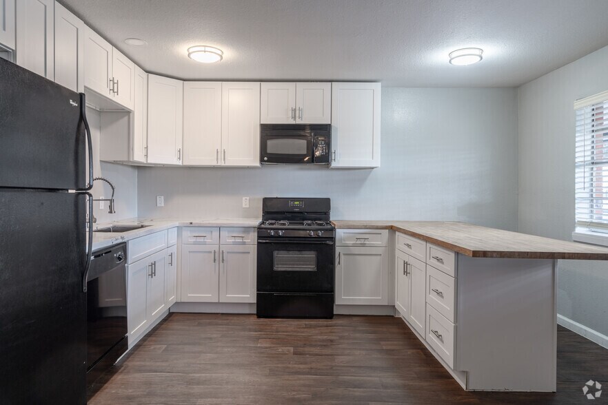 More Photos Of 2550 S Bypass 35, Alvin Apartments For Sale