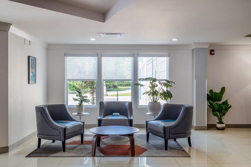 More Photos Of 1978 Village Green Way, Tallahassee Hotel For Sale