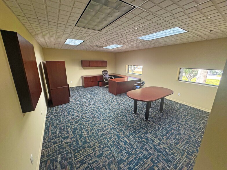 More Photos Of 901 Industrial Blvd, Naples Manufacturing For Sale
