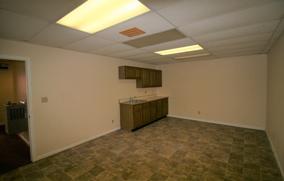 More Photos Of 1091 Central Ave, Wabash Office For Sale