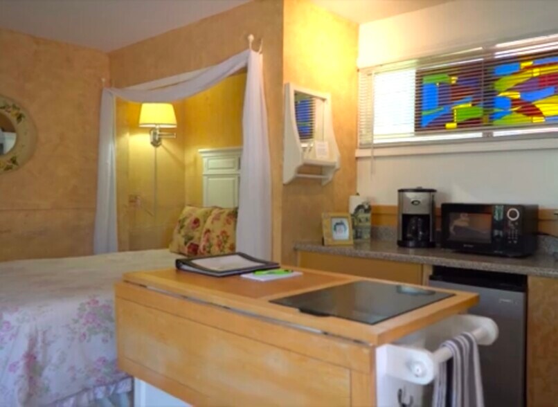 More Photos Of 22942 Crespi St, Woodland Hills Specialty For Sale