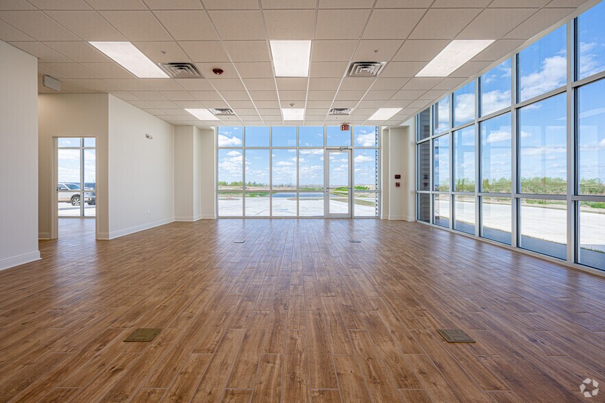 More Photos Of 2030 Rue Sucre, Suite 100, Luling Distribution For Lease