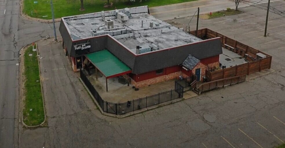 More Photos Of 1090 Rochester Rd, Troy Restaurant For Sale