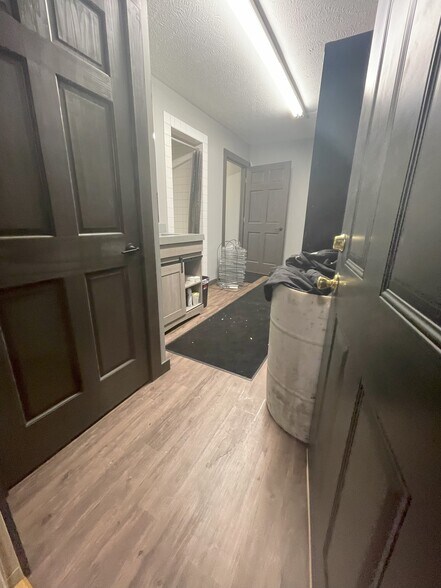 More Photos Of 5717 138th Ave, Holland Distribution For Lease