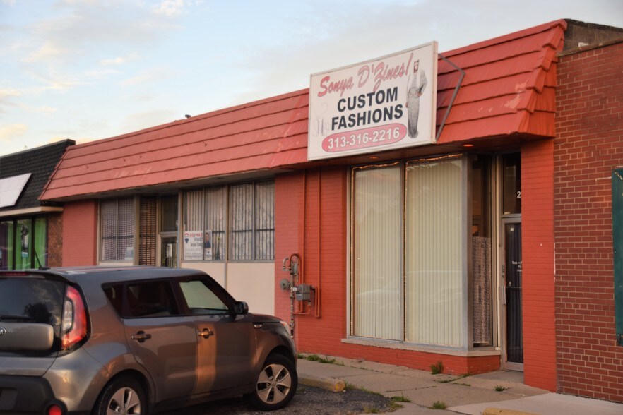 More Photos Of 21048-21054 Kelly Rd, Eastpointe Storefront For Sale