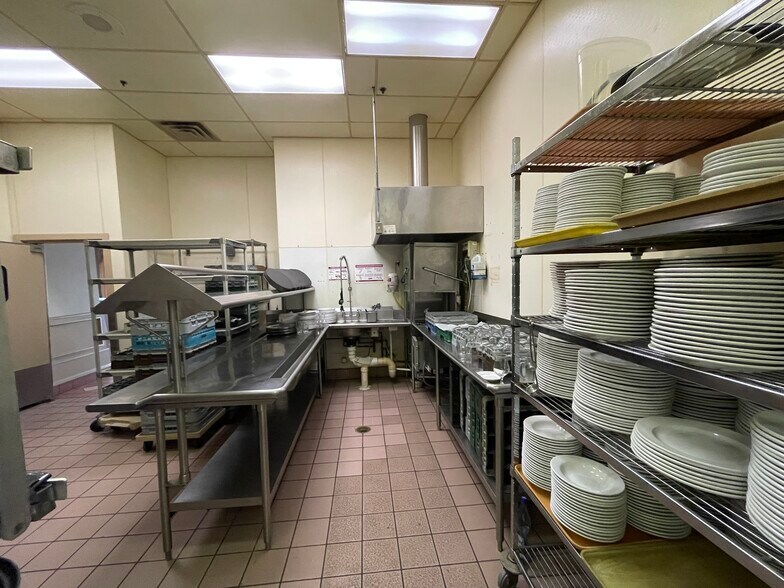 More Photos Of 31920 Van Dyke Ave, Warren Restaurant For Sale