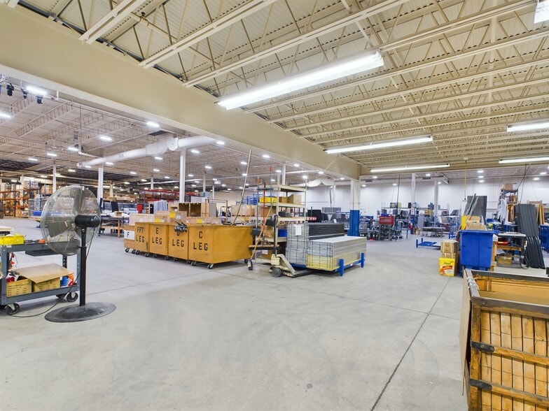 More Photos Of 585 Capital Dr, Lake Zurich Warehouse For Sale