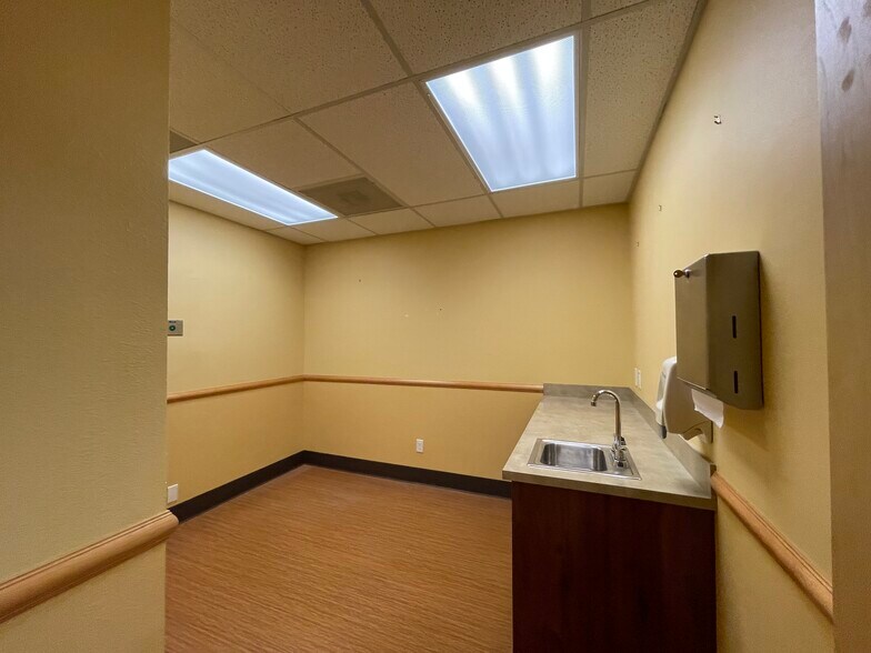 More Photos Of 20696 Bond Rd NE, Poulsbo Medical For Lease