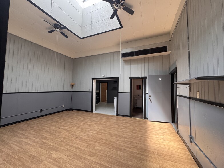 More Photos Of 118 S Lafayette St, Macomb Storefront Retail Residential For Sale