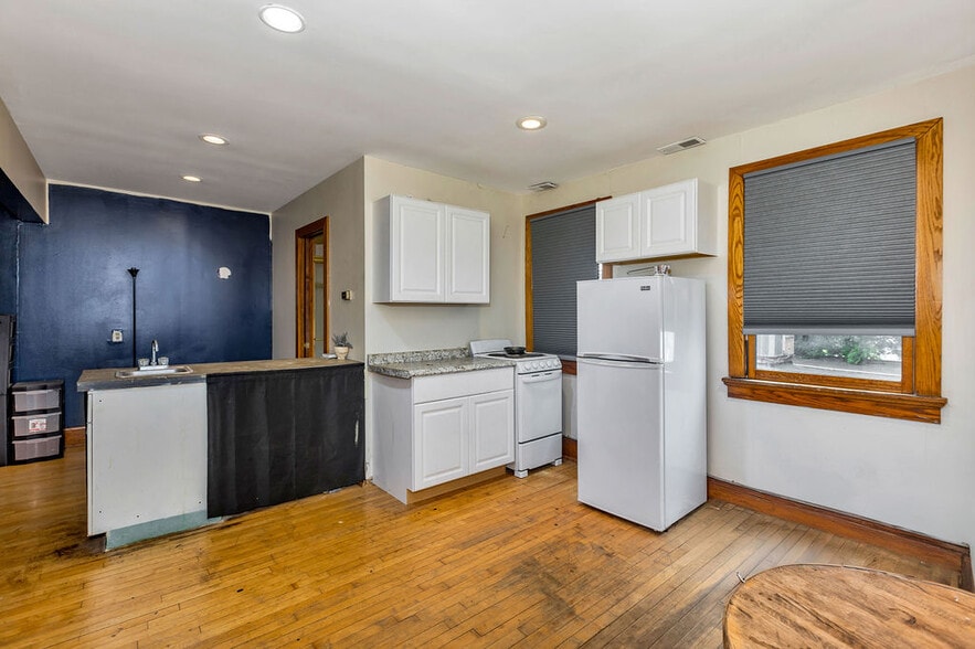 More Photos Of 4034 Hamilton Ave, Cincinnati Storefront Retail Office For Sale