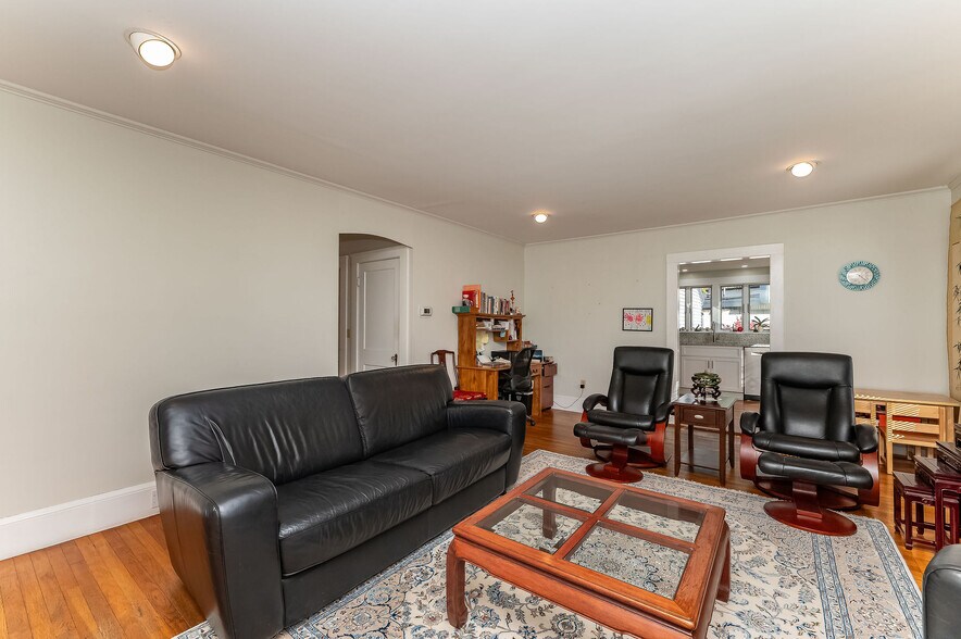 More Photos Of 112 Lafayette Rd, North Hampton General Retail For Sale