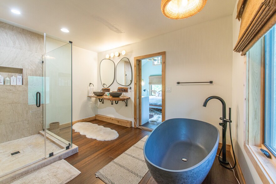 More Photos Of 62 Mount Pleasant Rd, Columbia Specialty For Sale