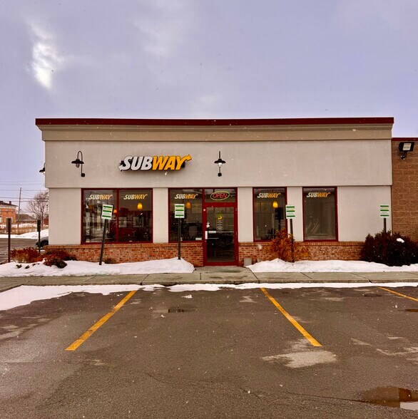More Photos Of 4243 Lakeville Rd, Geneseo Storefront For Lease