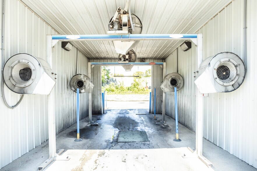 More Photos Of 1600 Washington Ave, Frankfort Specialty For Sale