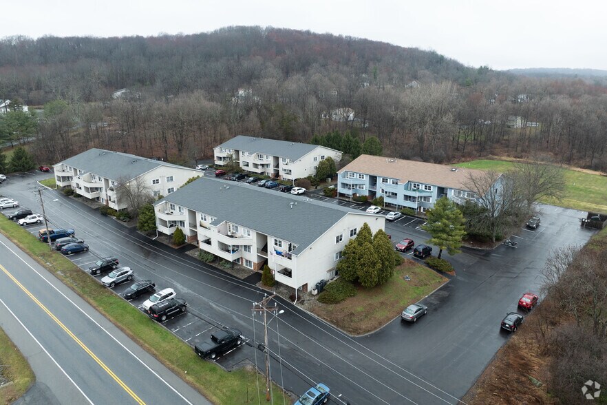 More Photos Of 220 West Rd, Pleasant Valley Apartments For Sale