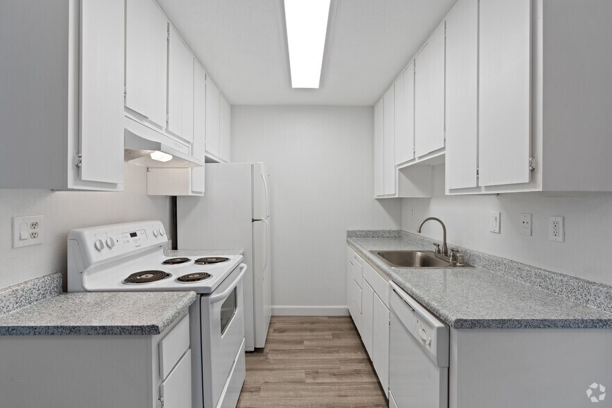 More Photos Of 2626 Marigold Ln, Sacramento Apartments For Sale