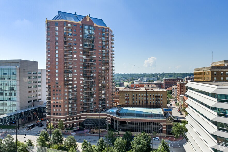More Photos Of 300 Walnut St, Des Moines Apartments For Sale