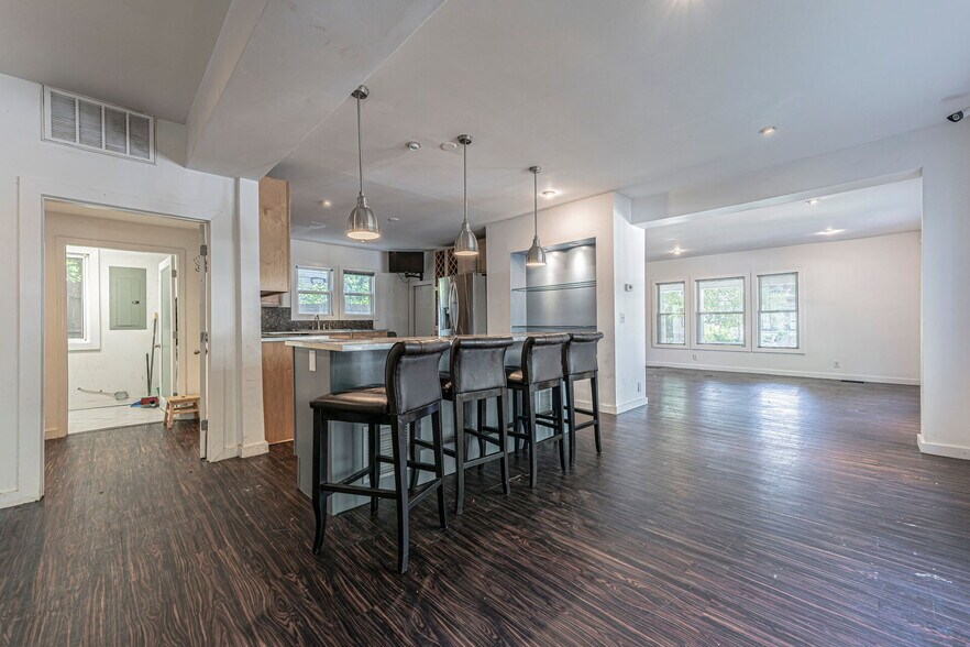 More Photos Of 191 Chamberlain St, Raleigh Dormitory For Sale
