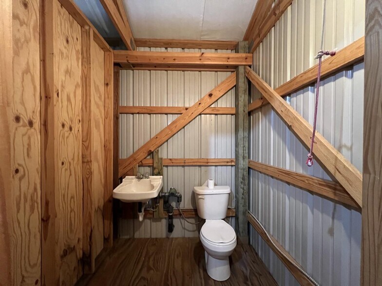 More Photos Of 2257 Gay St, Zwolle Industrial For Sale