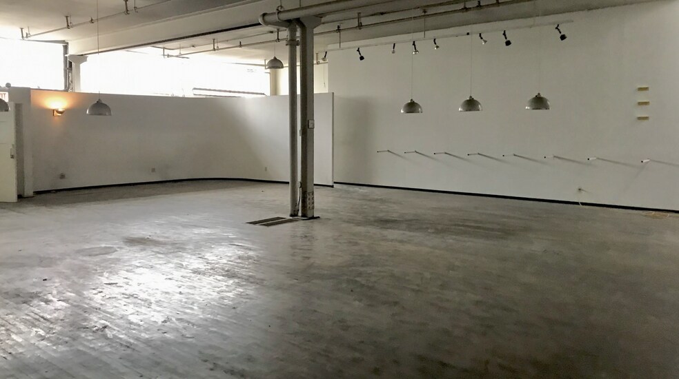 More Photos Of 2345 N Milwaukee Ave, Chicago Storefront Retail Residential For Lease