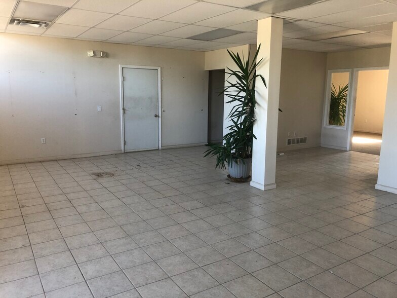 More Photos Of 1500 Jamesville Ave, Syracuse Service For Lease