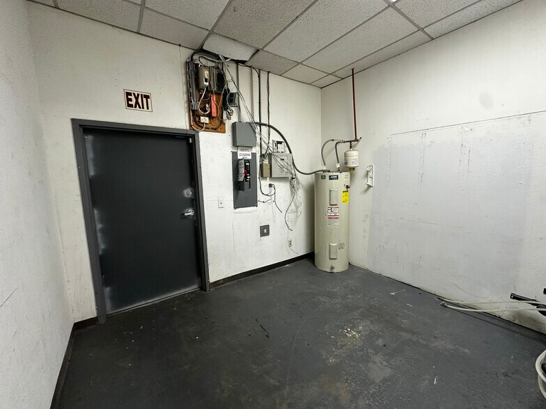 More Photos Of 2851 North Ave, Grand Junction Storefront Retail Office For Lease