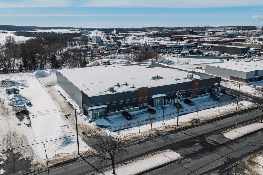 Primary Photo Of 816-818 Boul Industriel, Granby Industrial For Lease