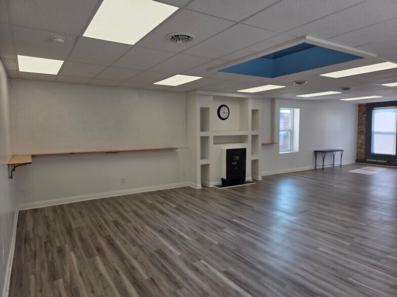 More Photos Of 35 S Main St, Winchester Office Residential For Lease