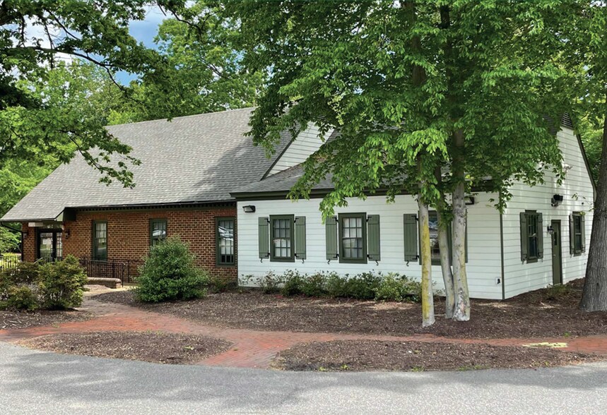 Primary Photo Of 1186 Jamestown Rd, Williamsburg Bank For Sale