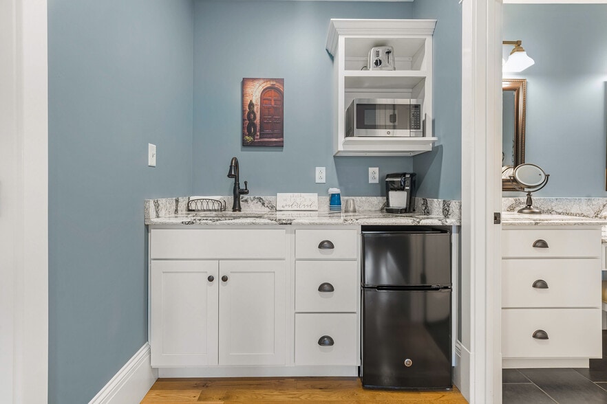 More Photos Of 208-210 Wharf St, Hermann Hospitality For Sale