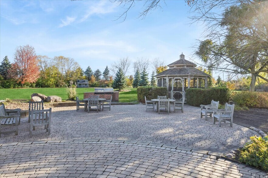 More Photos Of 22962 S Harlem Ave, Frankfort Showroom For Sale