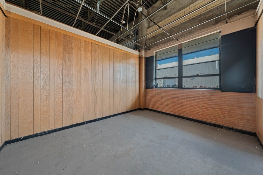 More Photos Of 4520 Fort Ave, Waco Warehouse For Sale