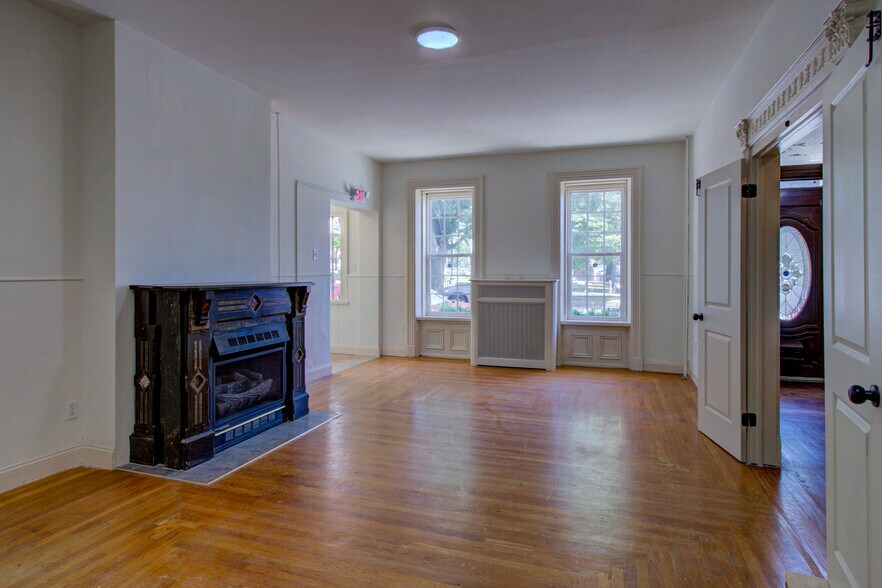 More Photos Of 515 Locust St, Columbia Storefront Retail Office For Lease