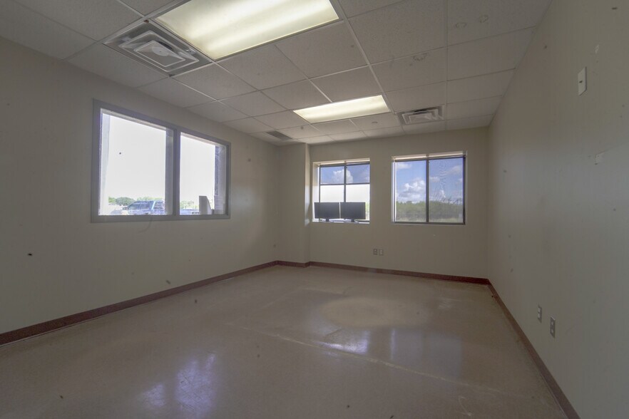 More Photos Of 8609 Lone Tree Rd, Victoria Industrial For Sale