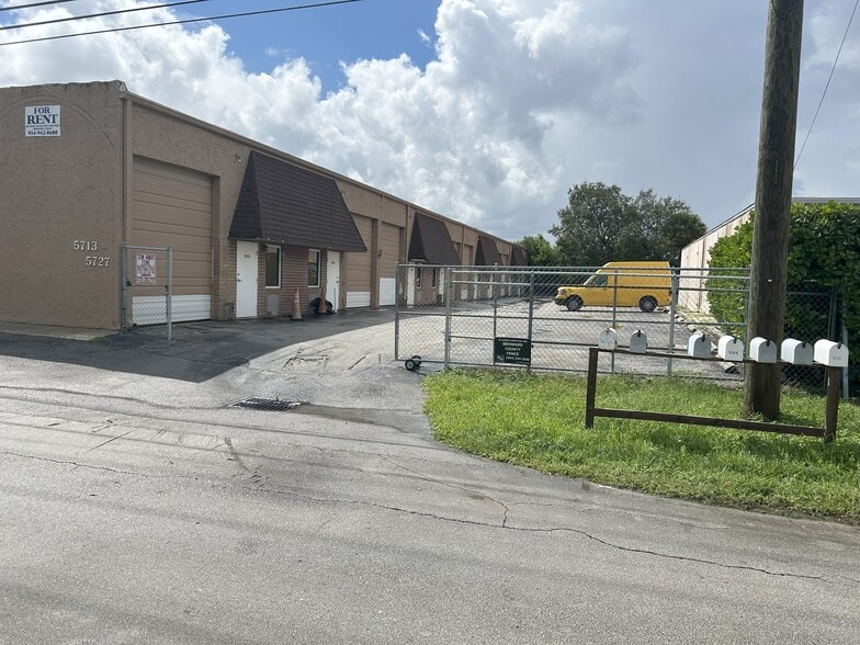 More Photos Of 5713-5727 NE 14th Ave, Fort Lauderdale Warehouse For Lease