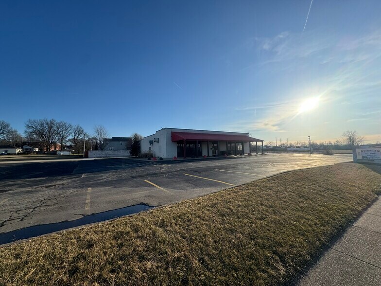 More Photos Of 13425 Snow Rd, Brook Park Freestanding For Lease