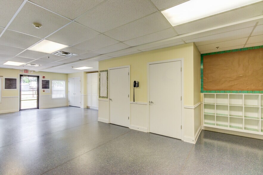 More Photos Of 495 Harbins Rd, Dacula Daycare Center For Sale