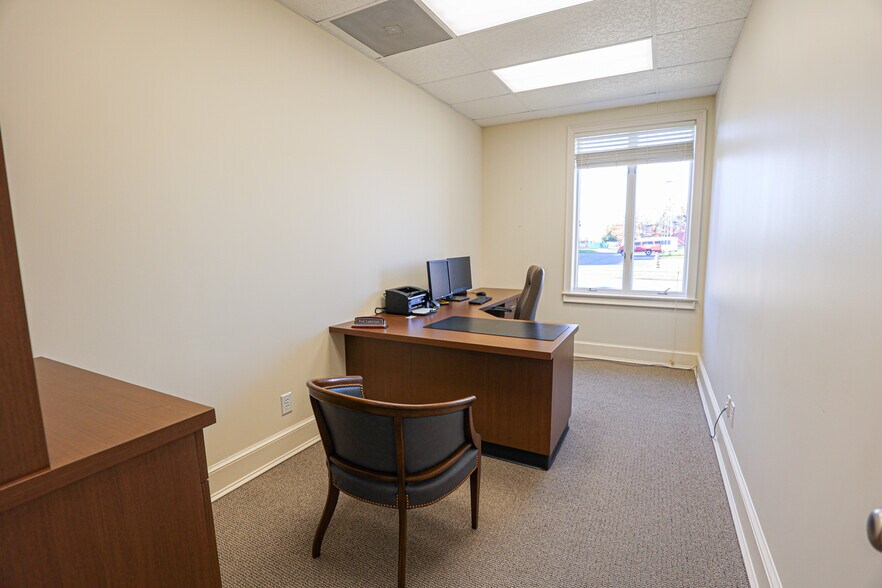 More Photos Of 630 Jefferson St, Paducah Office For Sale