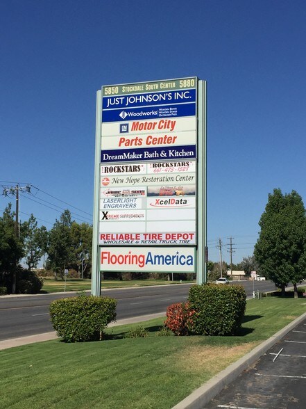 More Photos Of 5880 District Blvd, Bakersfield Showroom For Lease