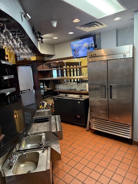 More Photos Of 236-238 S Elm St, Greensboro Apartments For Lease