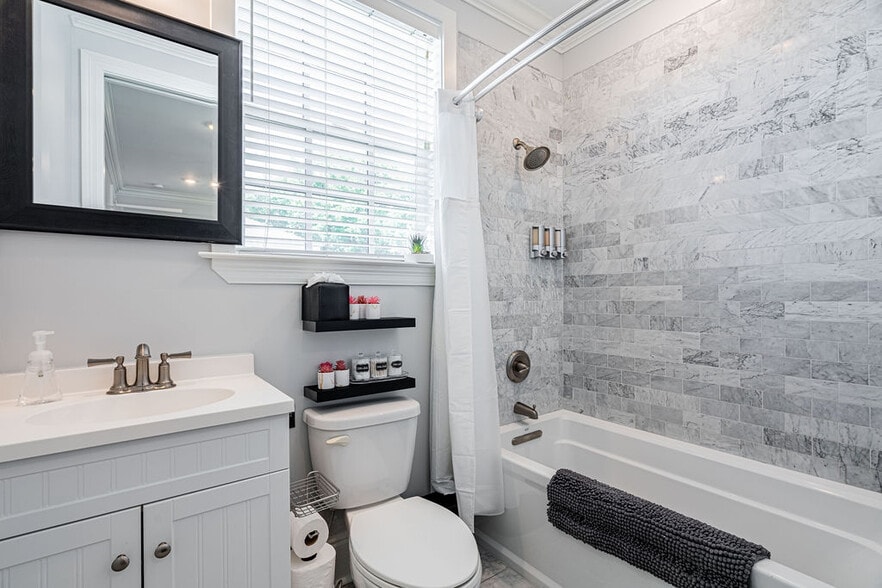 More Photos Of 1201 Baronne St, New Orleans Hotel For Sale