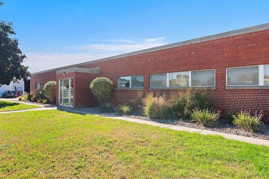 More Photos Of 1502 Miller St, La Crosse Warehouse For Lease