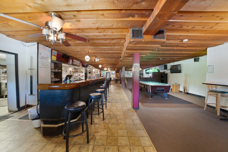 More Photos Of 18089 W State St, Vandalia Bar For Sale