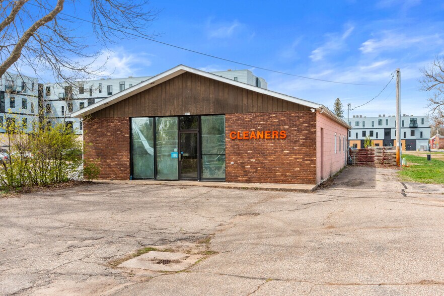 More Photos Of 1008 Union St, Stevens Point Flex For Sale