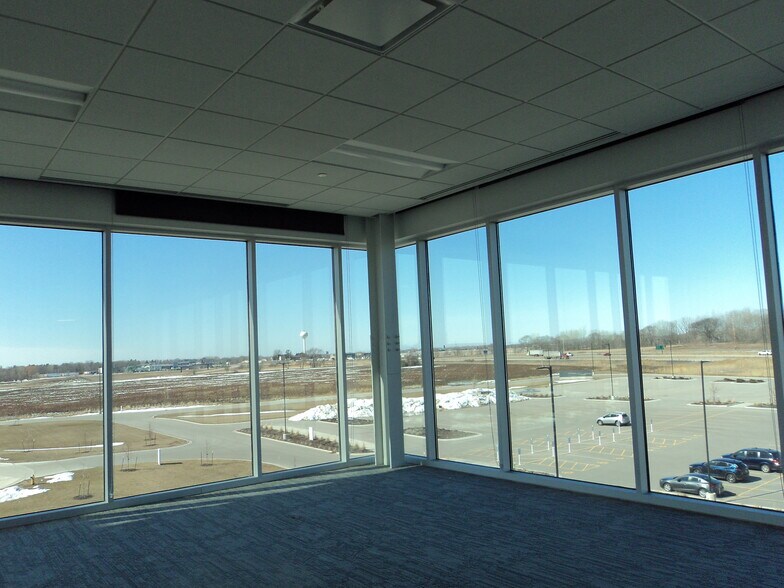 More Photos Of 2020 Innovation Ct, De Pere Office For Lease