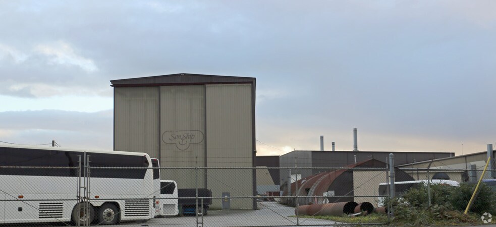 More Photos Of 8261-8295 River Rd, Delta Manufacturing For Lease