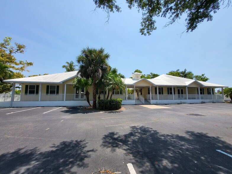 More Photos Of 12851-12853 Banyan Creek Dr, Fort Myers Office For Lease